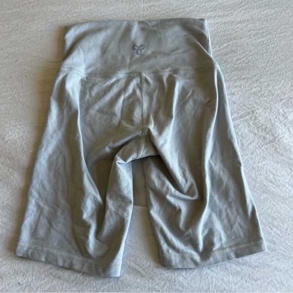 Aritzia TNA Biker Shorts - Picture 2 of 3